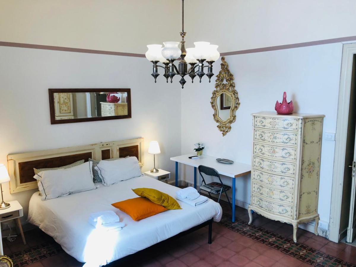Montello Guest House & Apartment Catánia Buitenkant foto